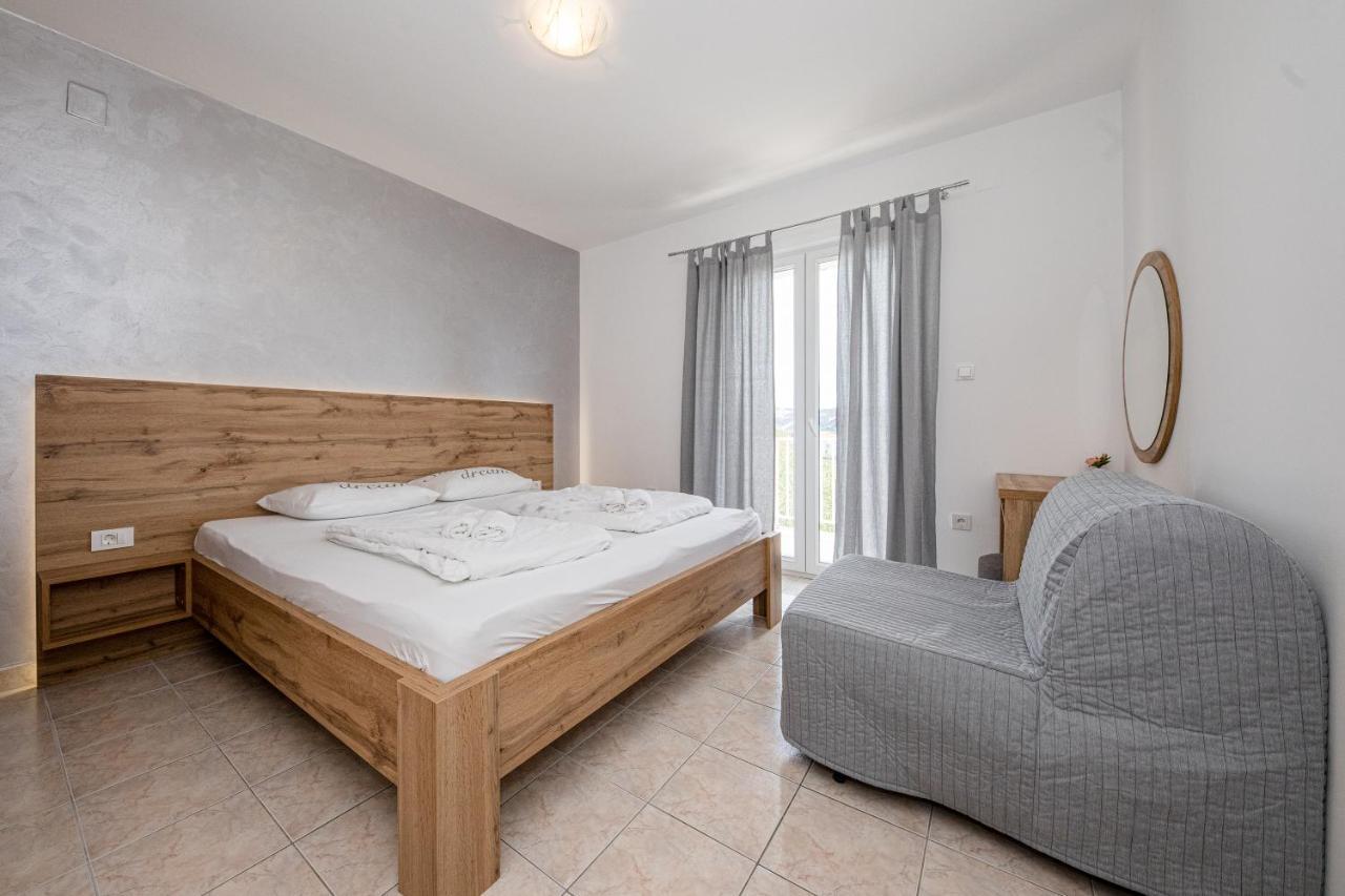 Apartmani Ana & Milo Lopar Exterior photo